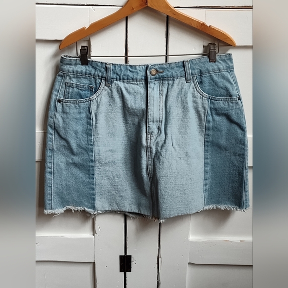 Women's C & V Chelsea & Violet Colorblock Blue Denim Mini Skirt | 30 - Picture 1 of 5